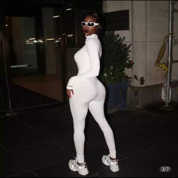 White jumpsuit size M - Picture 2 of 9